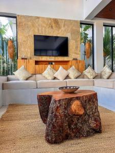 Brownhaus Luxury 2BR Chalet with Pool in Paje