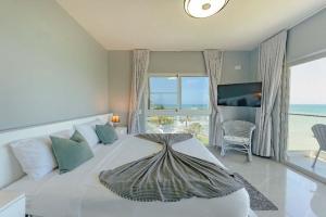 Exclusive Oceanfront 3 BR Apt in Sosua