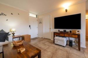 THE NEST - Cozy, Quiet - Blocks to Beaches