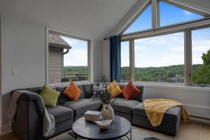Huntsville Lakeview Retreat with Jacuzzi & Games