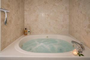 Huntsville Lakeview Retreat with Jacuzzi & Games