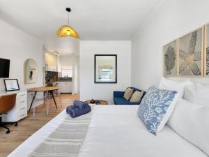 Boho Chic Studio - walking distance to Promenade