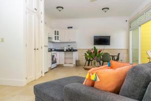 The Victorian Luxury Ocean View Condo 2BR