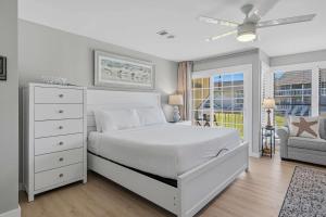 Newly Remodeled Studio with King Bed Queen Sleeper Sofa and Full Kitchen - Walk to the Beach With Beach Service Included
