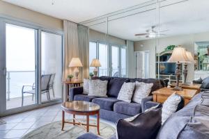 Elegantly-appointed condo at the beach with Gulf views & pool