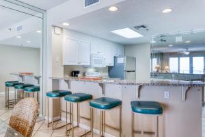 Elegantly-appointed condo at the beach with Gulf views & pool