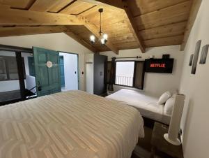 Central Antigua Loft or 3BR Casa - King Beds - 3 Min Walk to Santa Catalina Arch