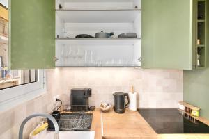 Spacious 65m 2BR Apartment near Marina Zeas
