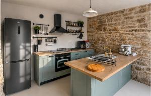 Awesome Home In Podgrade With Sauna