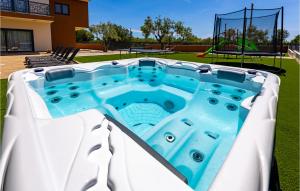 Gorgeous Home In Galizana