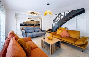 Gorgeous Home In Galizana