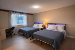 Airport 4BR2BA Mainfloor Suite 1min walk to bus stop