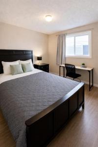 Airport 4BR2BA Mainfloor Suite 1min walk to bus stop