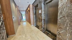 Modern 2BR App in City Center with Wi-Fi and AC