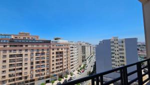 Chic 2BR App in City Center w Wi-Fi, AC