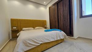 Chic 2BR App in City Center w Wi-Fi, AC