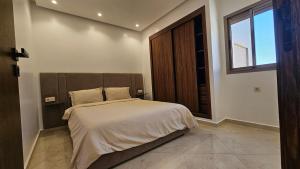 Chic 2BR App in City Center w Wi-Fi, AC