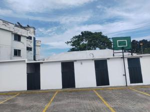 Departamento con piscina Tonsupa
