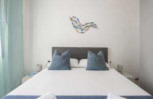 Sea View Terrace - Free Parking - Modern Apt for 4 guests