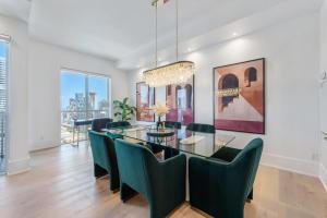 Regalia Skyline Penthouse - CN Tower Views, Downtown Toronto