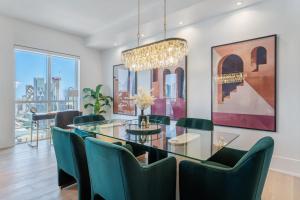 Regalia Skyline Penthouse - CN Tower Views, Downtown Toronto