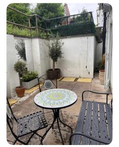 Plush Hampstead Village Garden Apartment
