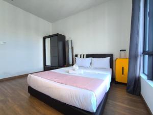 Central Park Urban Cozy 2BR Living Space By STAY