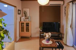 88sqm house, 6 min walk to station, 10 min direct to Asakusa, 6 min direct to Skytree, Direct to Haneda Airport, Scenic train view