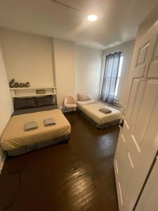 Cozy Yonge Dundas Stay Next to Eaton Centre, Direct transit to Union, CN Tower