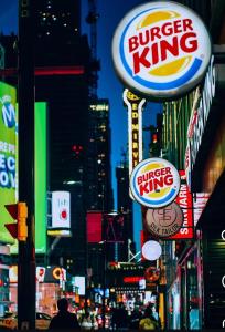 Cozy Yonge Dundas Stay Next to Eaton Centre, Direct transit to Union, CN Tower