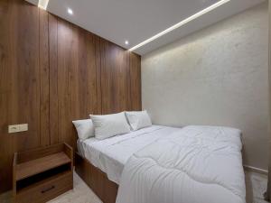 VELUXA 2 - Best of Tangier - Centric Flat
