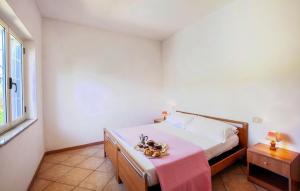 1 Bedroom Stunning Apartment In Ricadi