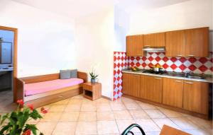 1 Bedroom Stunning Apartment In Ricadi