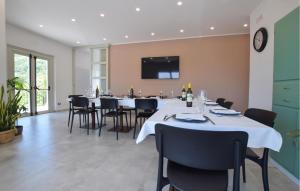 6 Bedroom Nice Home In Frazione Guarrazzano