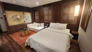 Gong-Ju TouristHotel INK