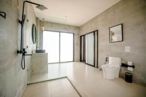 Villa MJ Modern Luxe 4BR with Big Pool & Rooftop