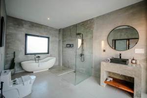 Villa MJ Modern Luxe 4BR with Big Pool & Rooftop
