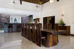 Rumah Besar 5BR Private Villa Near Seminyak