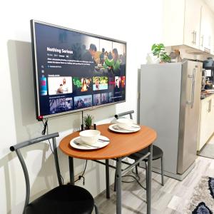 Sea Residences by Fernan 5-Min Walk to MOA Netflix Fast Wi-Fi Pool View