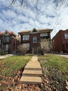 Entire Upper Floor Dual-Suite • Walk to Loop