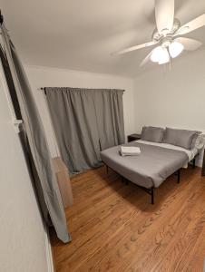 Entire Upper Floor Dual-Suite • Walk to Loop