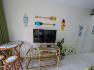 Apto pé na areia da Praia Caiçara, check-in flexível Até 6 pessoas