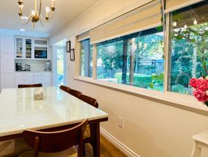 4BR 3BA Family Home - West Side - Free Parking & Pets