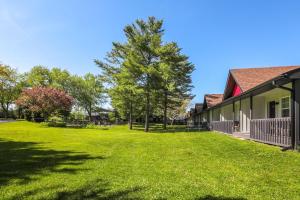 Super 8 by Wyndham Gananoque - Country Squire Resort
