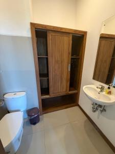 A quiet room with balcony in the heart of Ubud