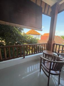 A quiet room with balcony in the heart of Ubud