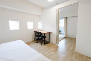 Shinjuku Kabuki Youth Hostel#New Sunshine Room#50 second walk from Higashi Shinjuku subway#Automatic locking door at entrance#新宿2
