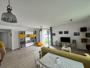 Cozy & Bright Apartment