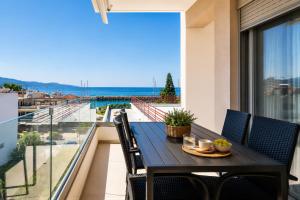 Luxury Seafront Apartment - Kalamata Marina