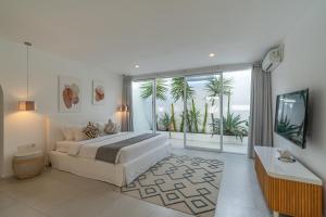 Weiss Berawa - Chic 3BR Villa with Pool, 5 Minutes to Berawa Beach